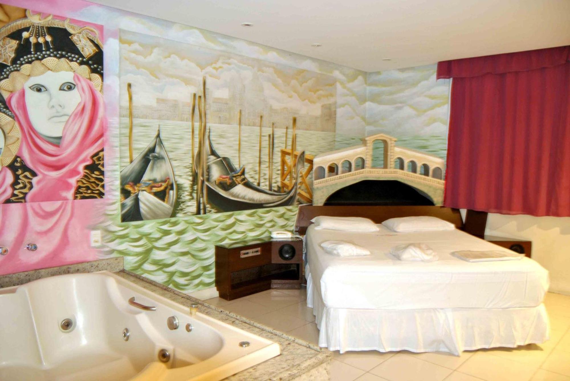Deluxe Double Room Bath,1649930135:JPEG