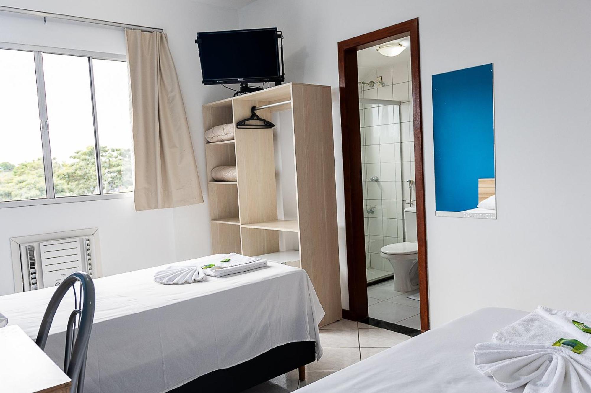Quarto com 2 Camas de Solteiro