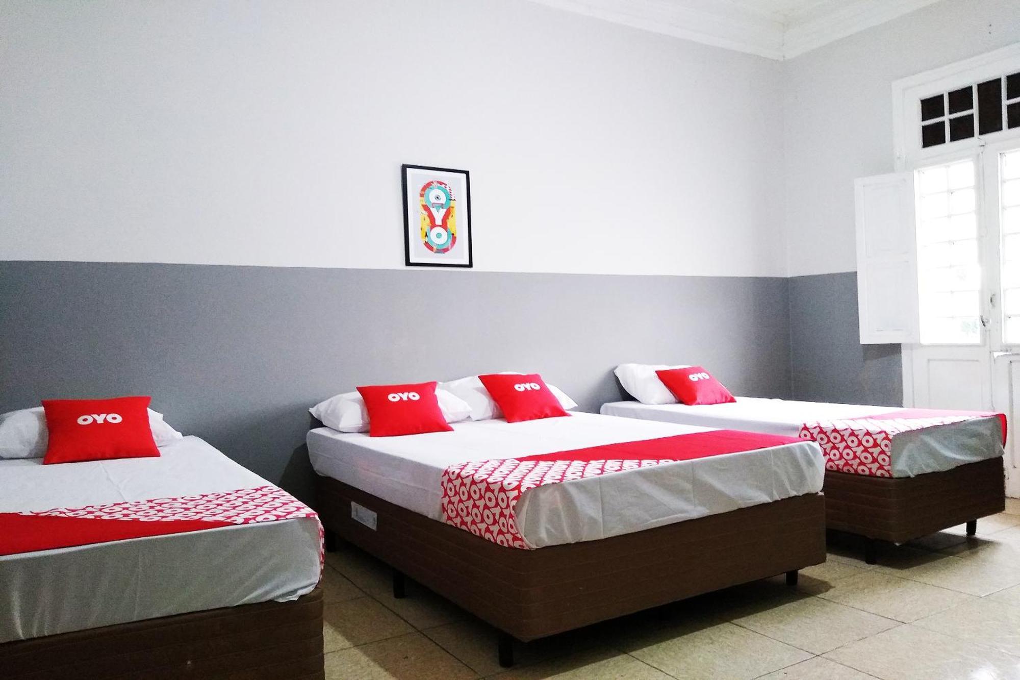 Quarto Quádruplo (1 Cama de Casal + 2 Camas Individuais)