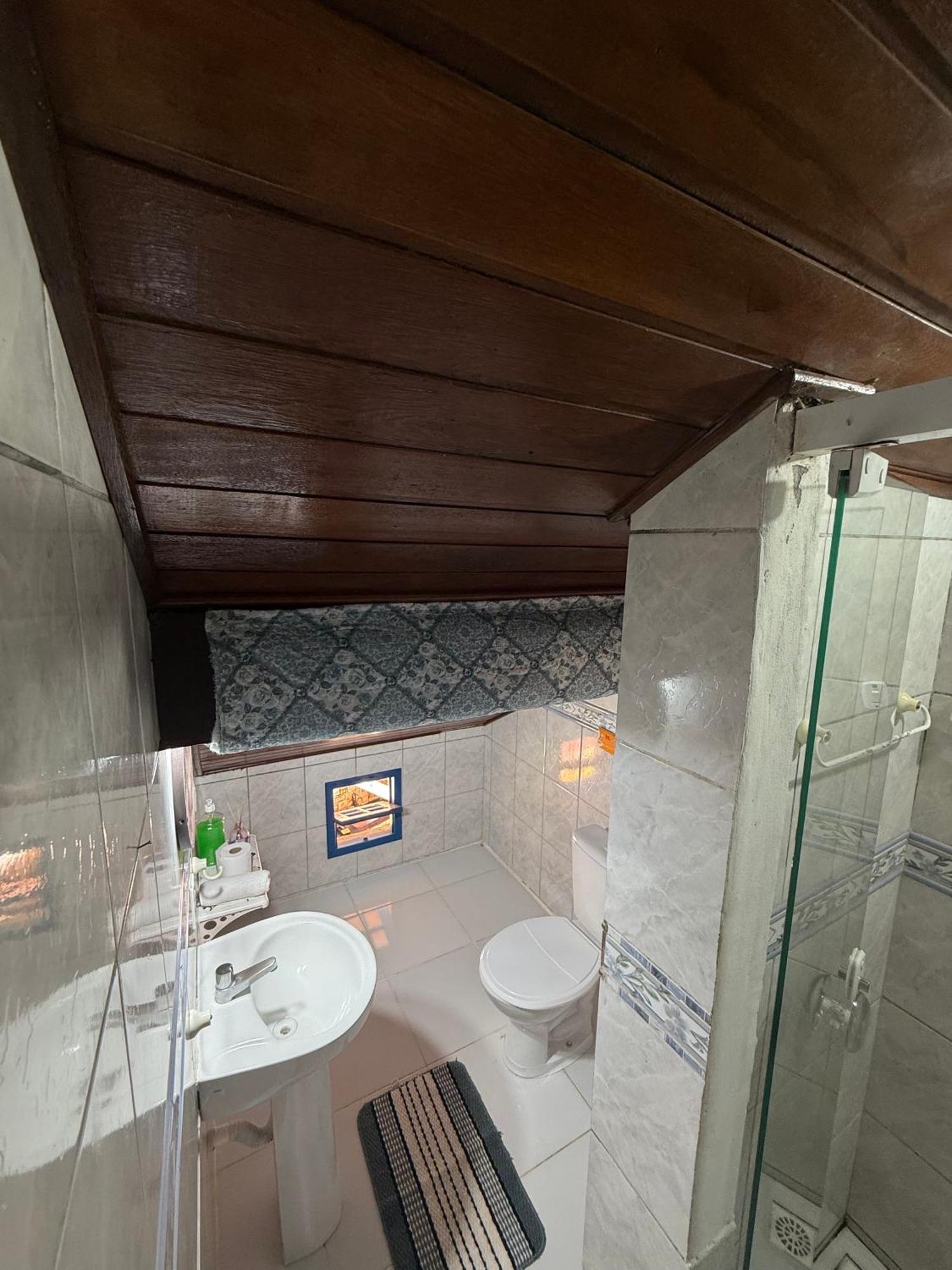 Quarto Quádruplo com Banheiro Compartilhado