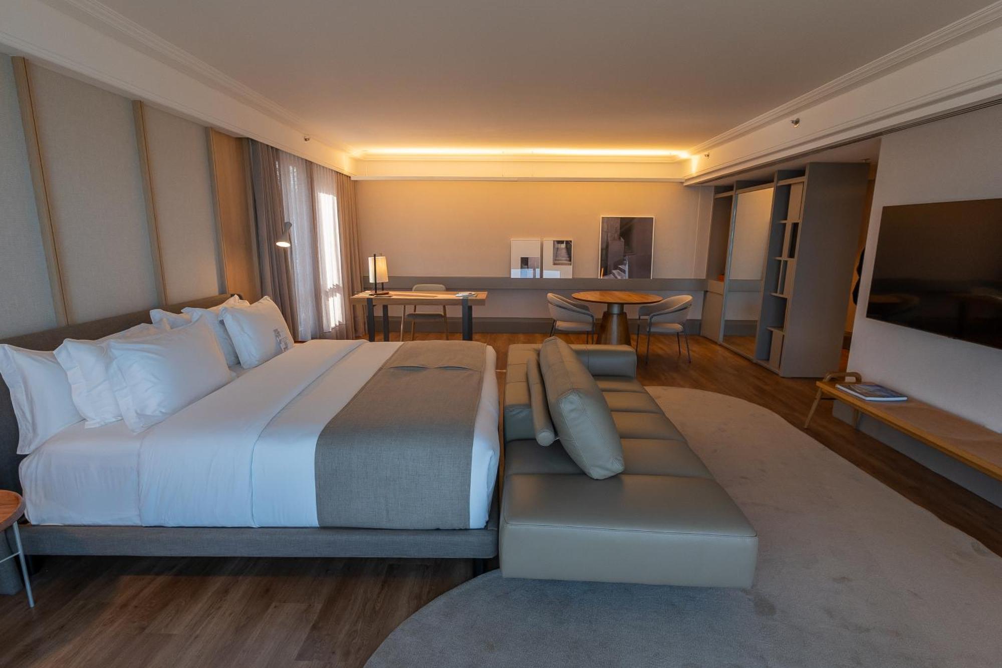 Deluxe Suite,1669010835:JPEG