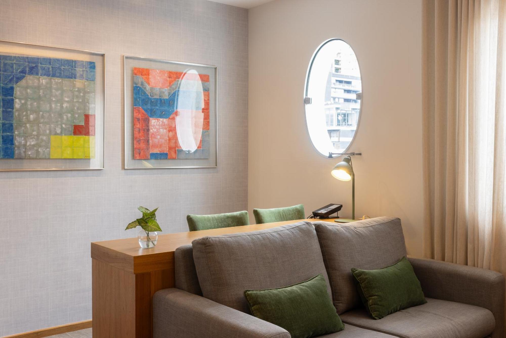 Deluxe Room,1697839752:JPEG