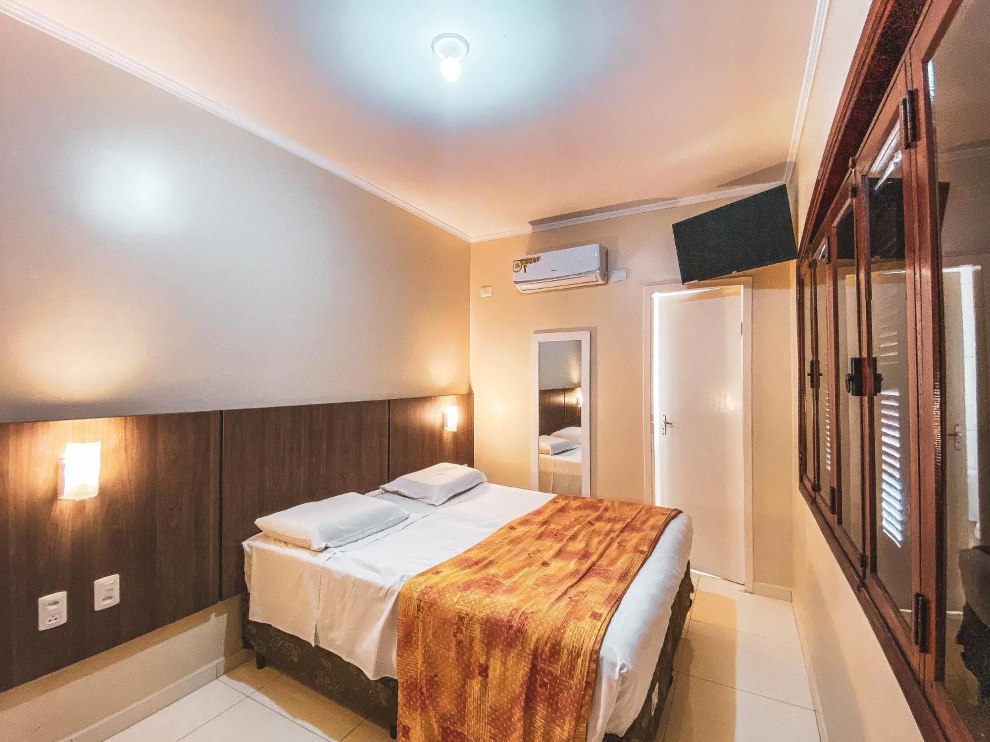 Queen Room,1697857031:JPEG