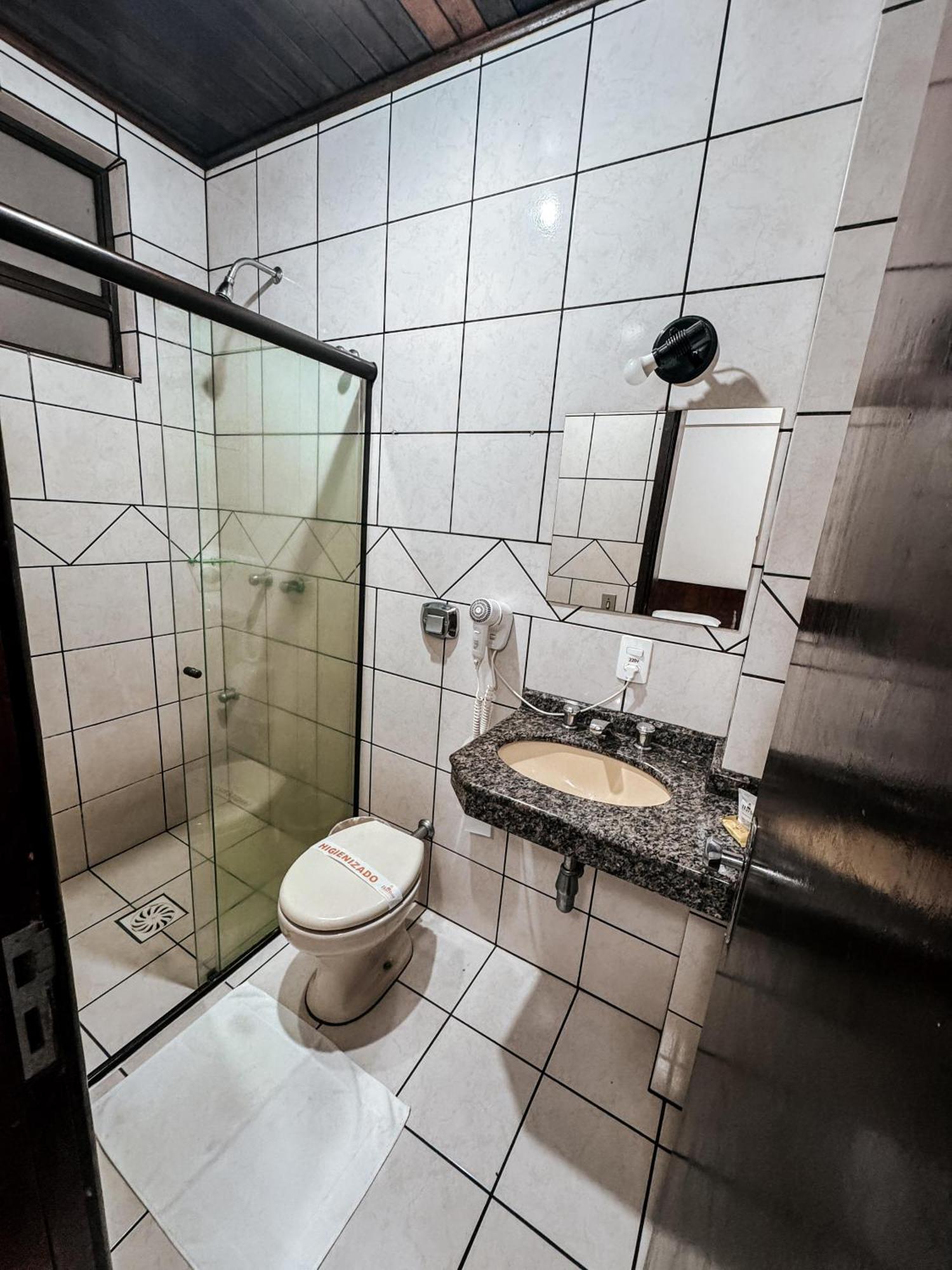 Triple Room Bathroom,1697996019:JPEG
