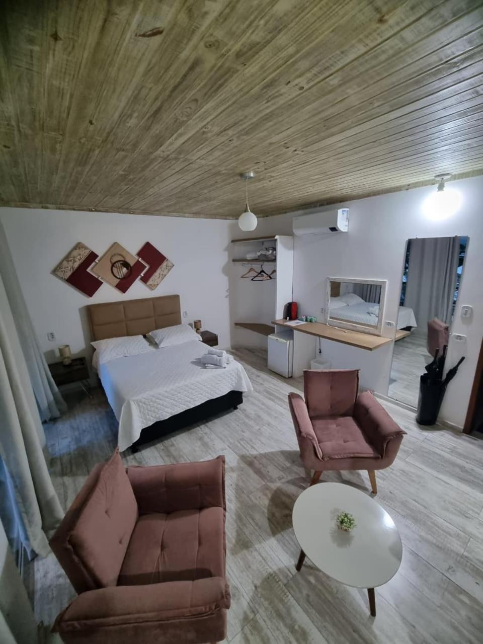Quarto Duplo com Banheira de Hidromassagem