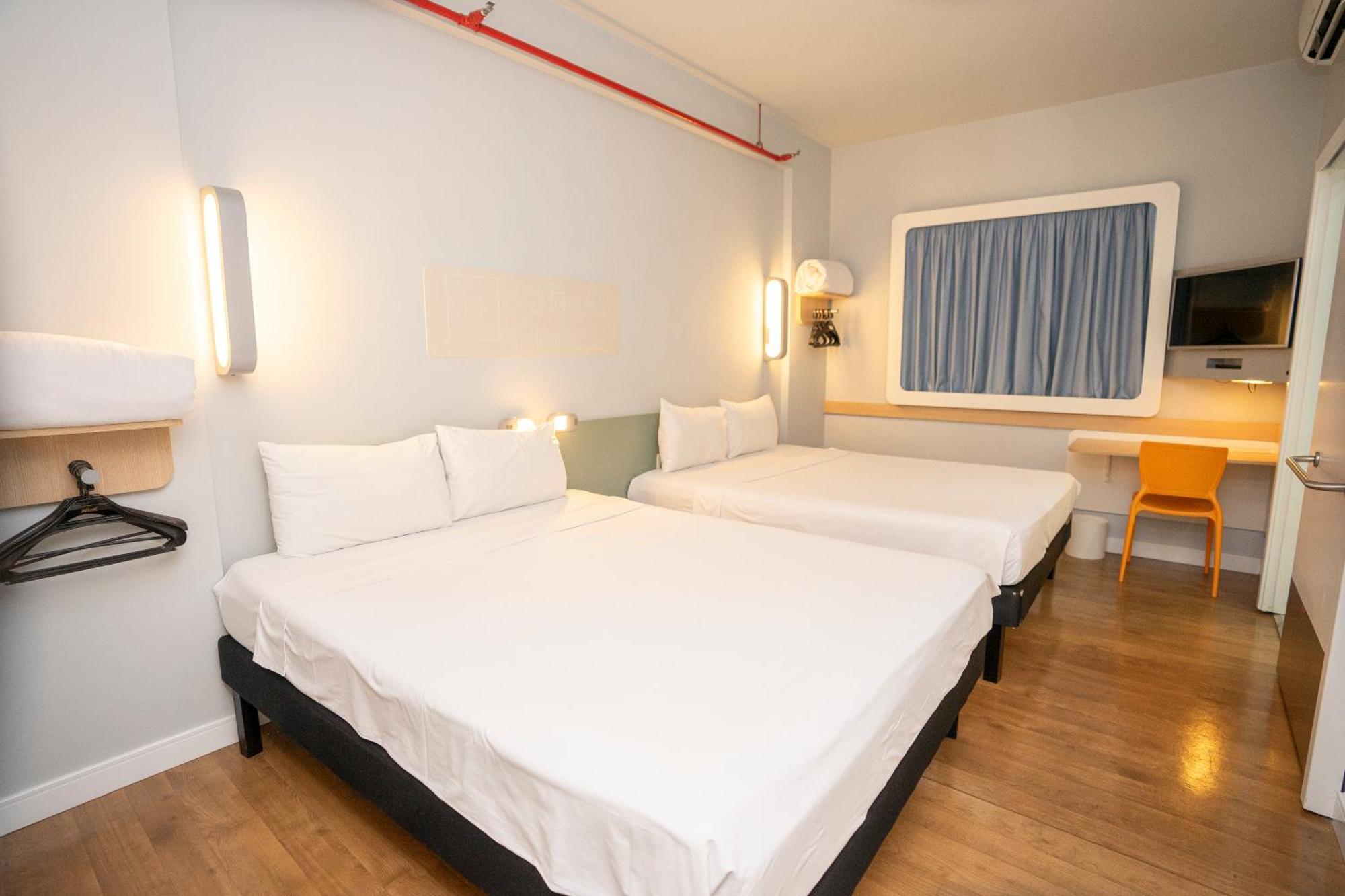 Quarto Standard Adaptado com Cama de Casal