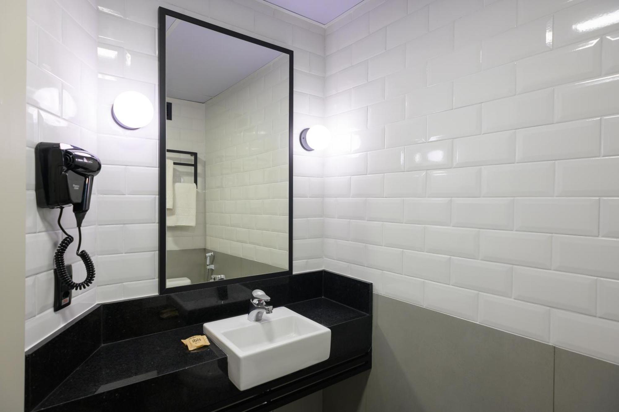 Modern Apartment with One Double Bed