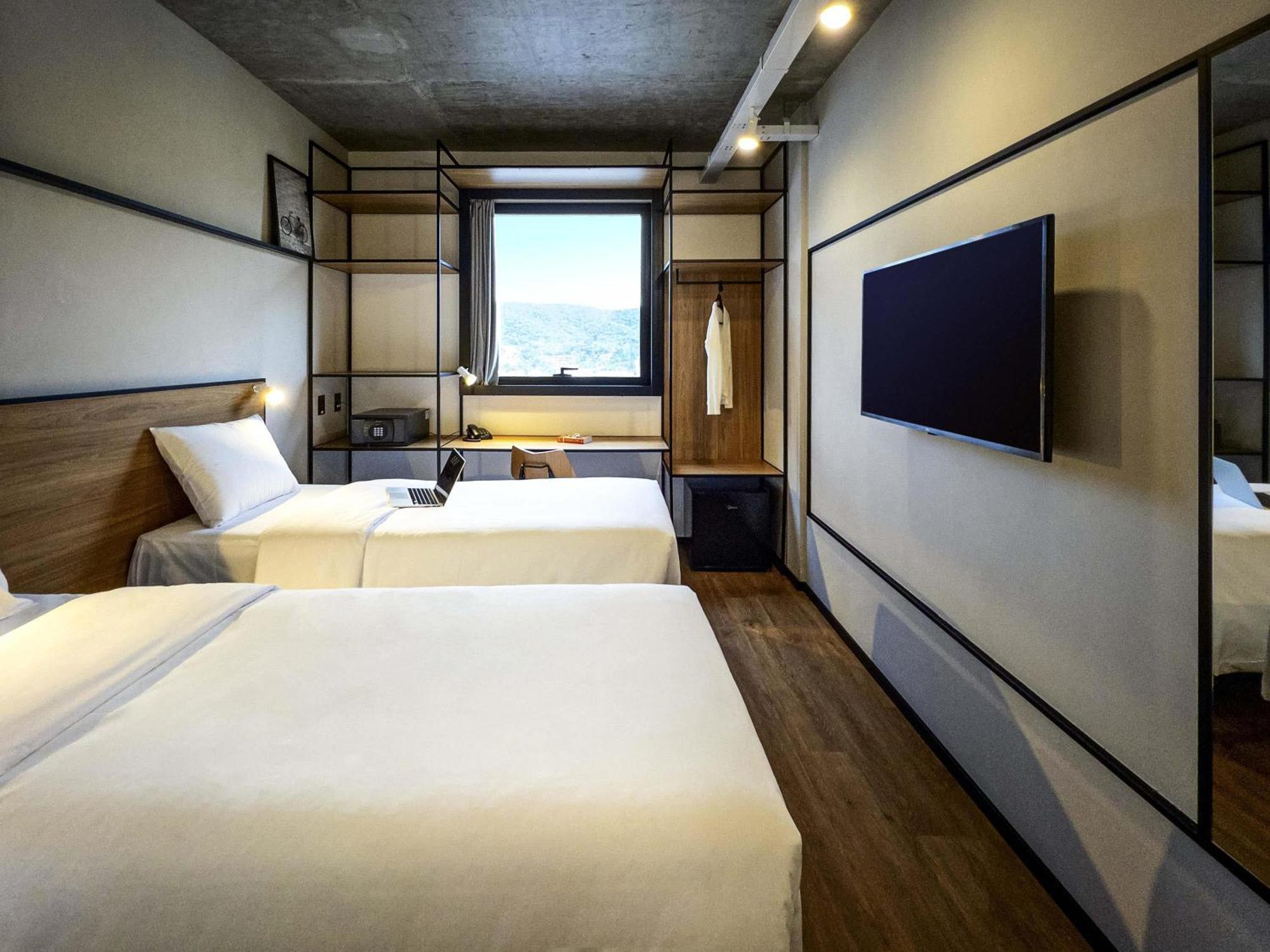 Quarto Standard com 1 Cama de Casal e 1 de Solteiro