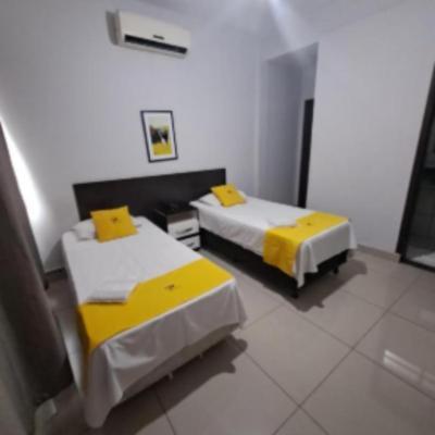 Quarto com 2 Camas de Solteiro
