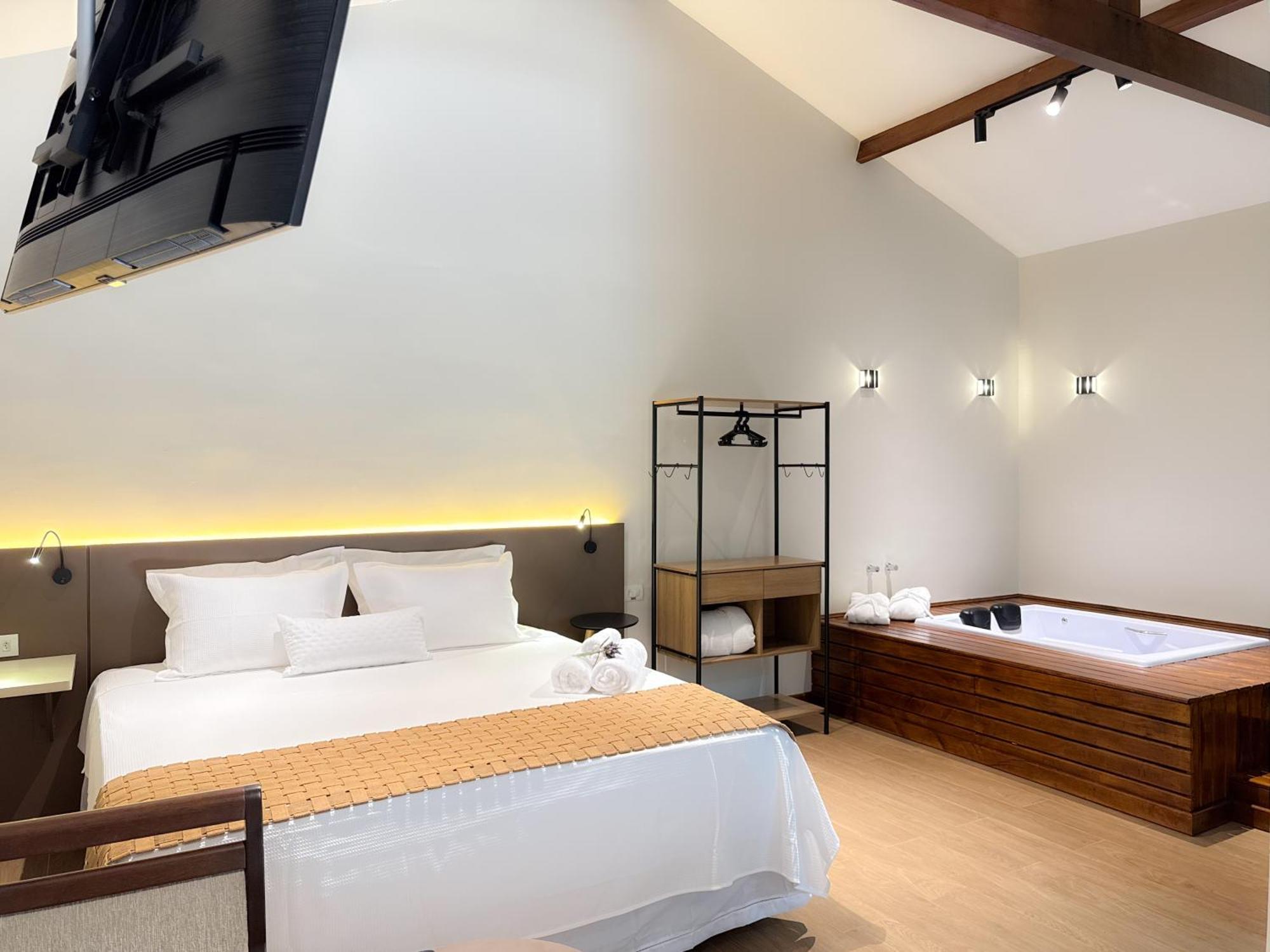 Quarto Duplo com Banheira de Hidromassagem