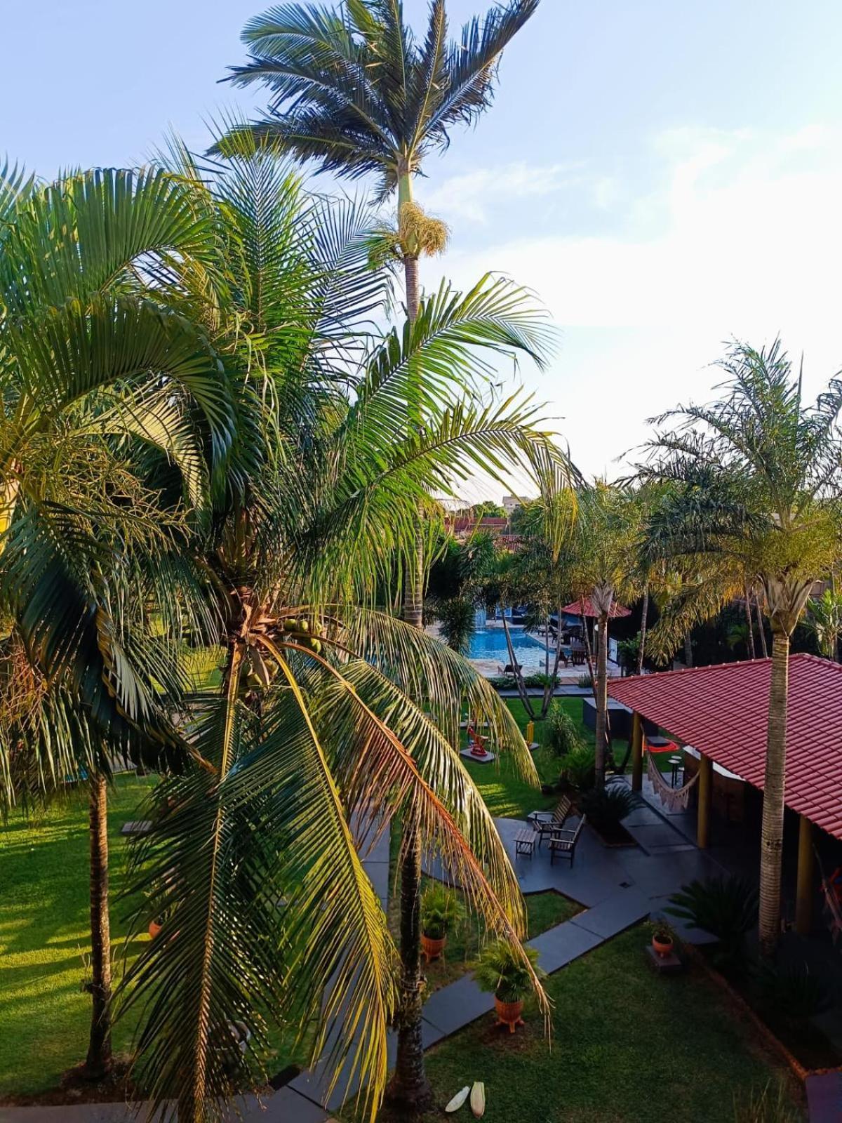 Quarto Triplo com Vista para a Piscina