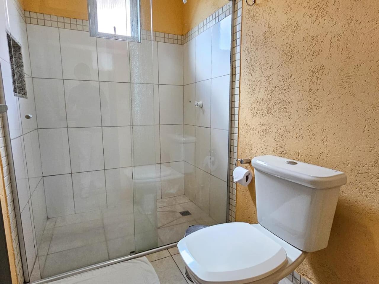 Quarto Quádruplo com Banheiro Privativo
