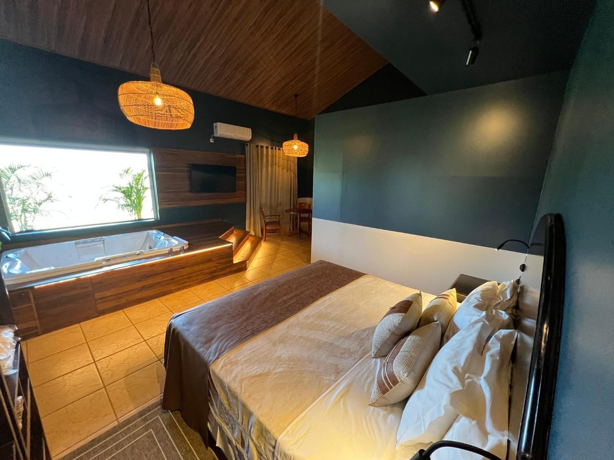 Suíte Deluxe com Banheira de Hidromassagem