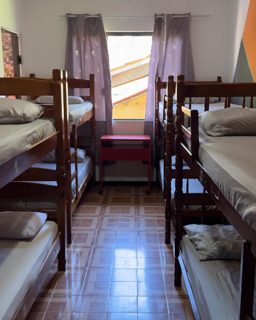 Lit Simple dans Dortoir de 8 Lits avec Climatisation