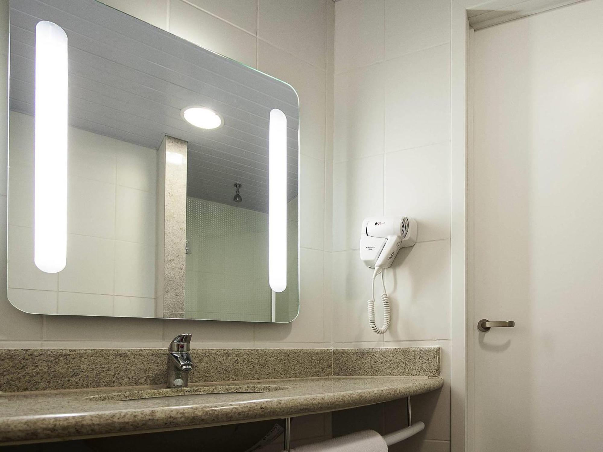 Quarto Standard com 1 Cama de Casal e 1 Cama Pequena
