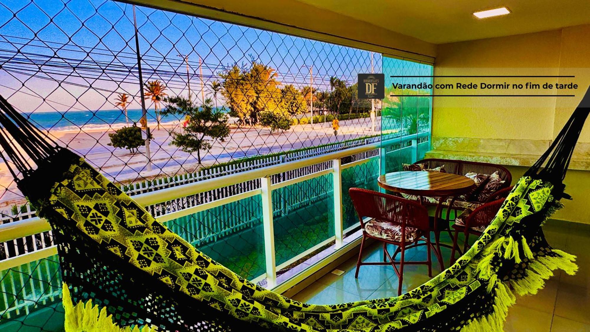 Apartamento com 3 Quartos - Frente Oceano