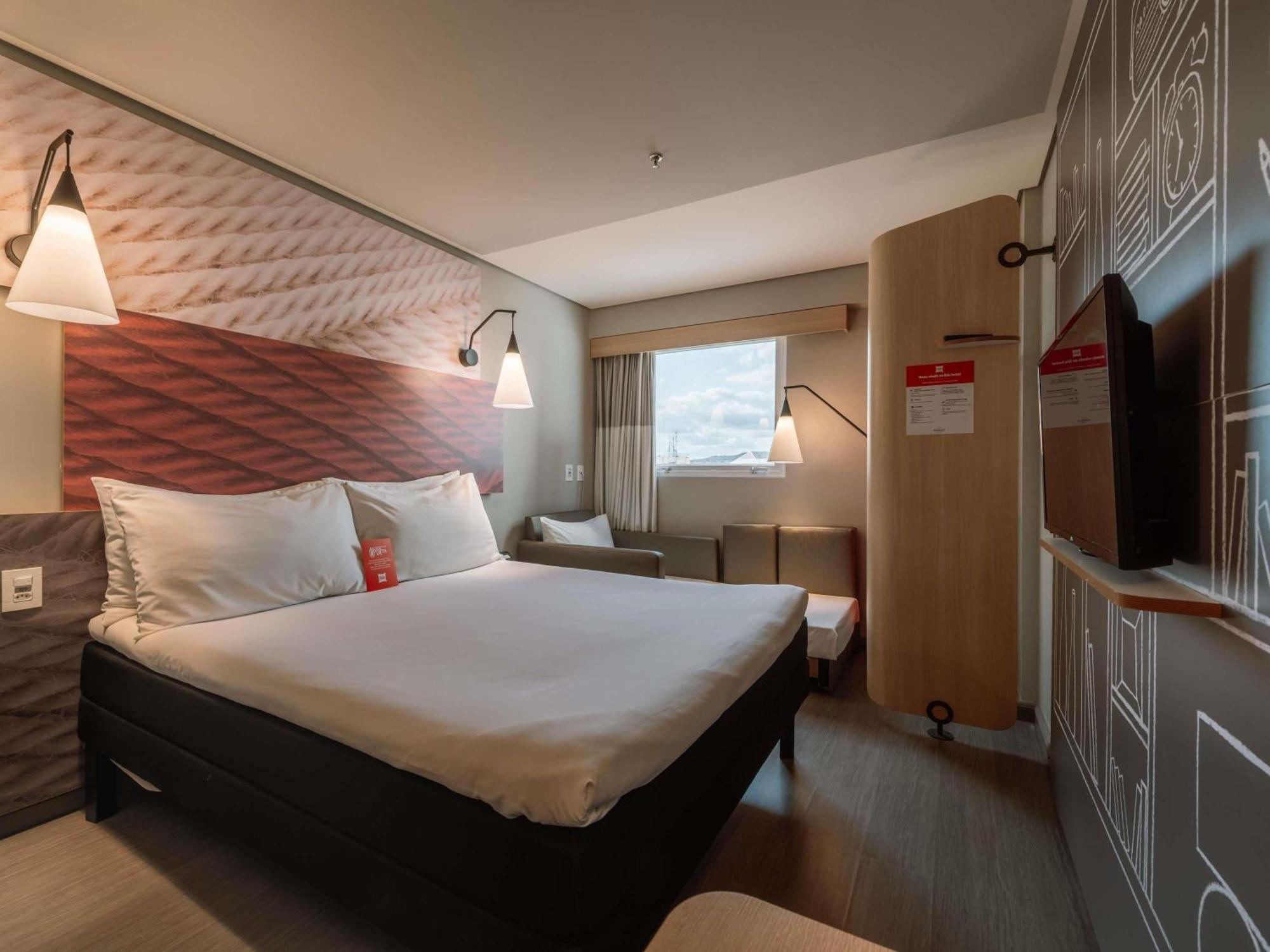 Quarto Standard com Cama de Casal e Sofá-cama