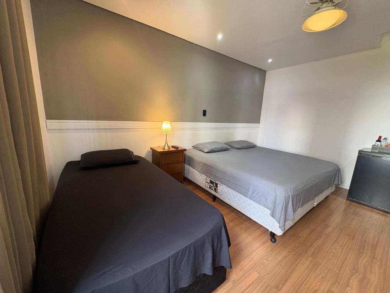Quarto Triplo com Banheiro Privativo