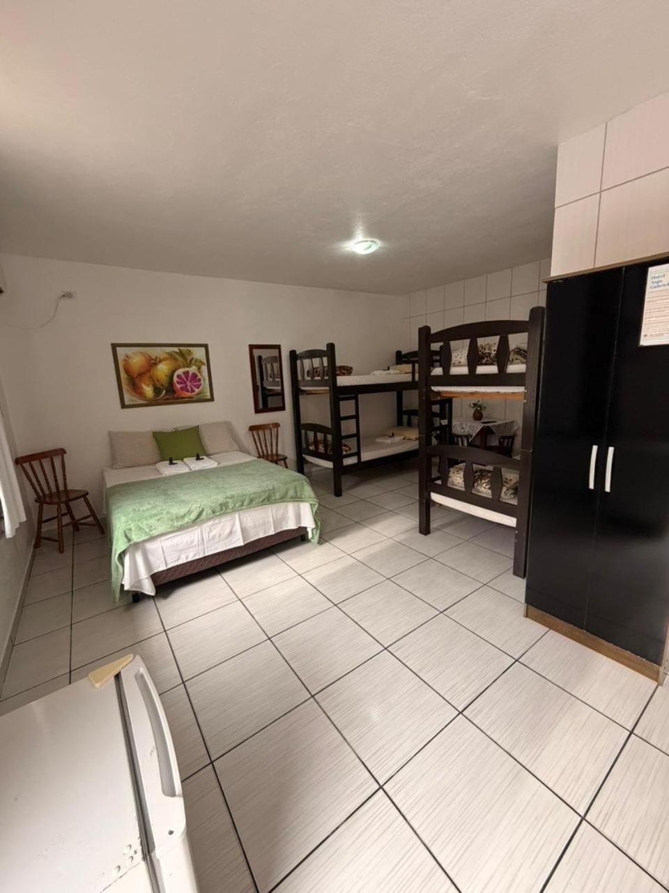 Quarto Família (6 Adultos)