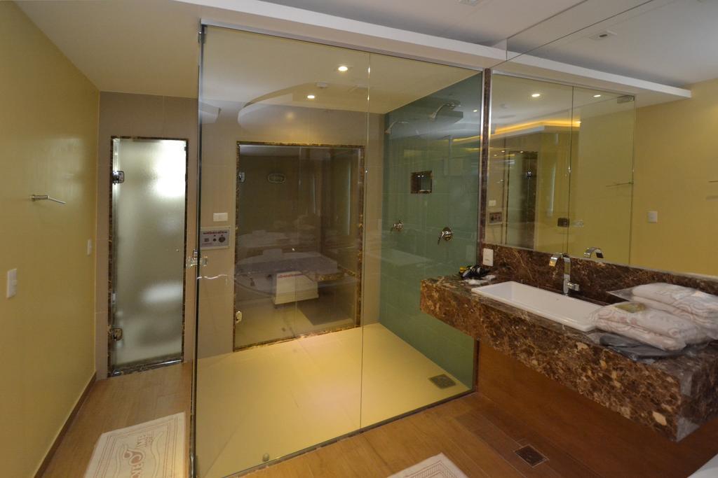 Luxus Suite mit Whirlpool und Sauna