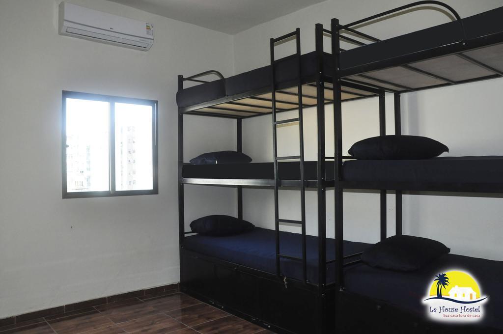 Bett im gemischten Standard Schlafsaal mit 9 Betten