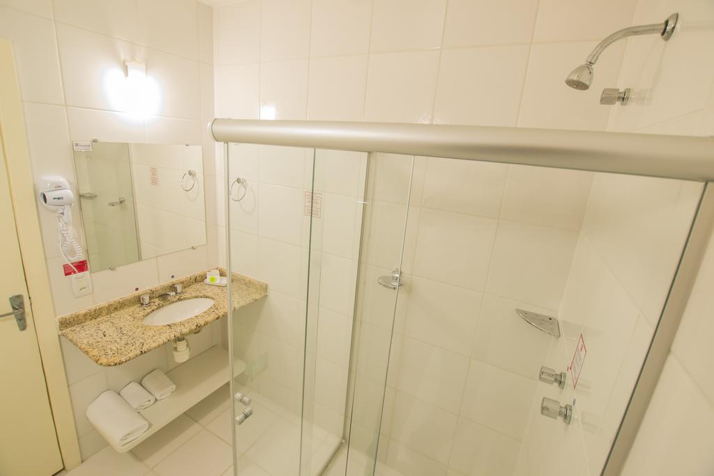 Quarto Executivo com 2 Camas de Solteiro