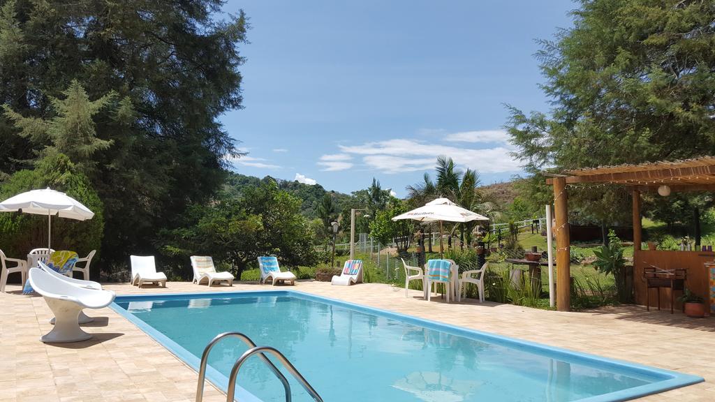 Quarto Triplo com Vista para a Piscina