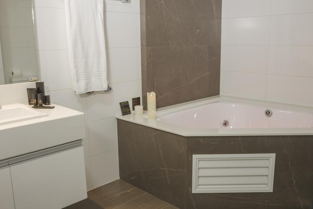 Luxury Suite Spa Bath,377414194:JPEG