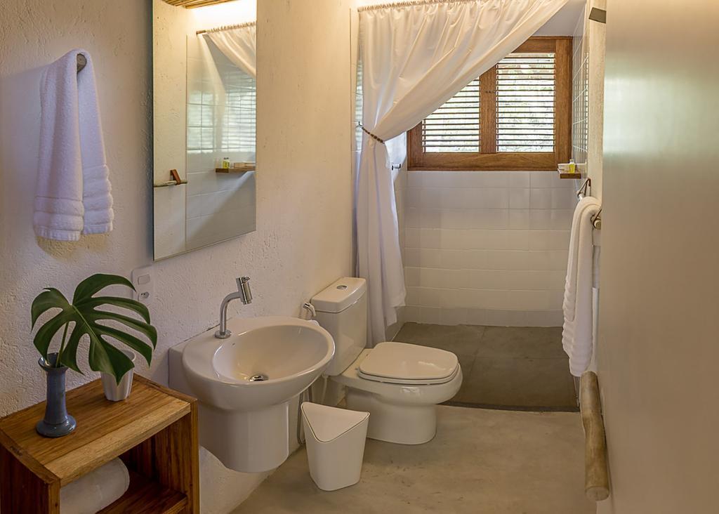 Quarto com Cama de Casal ou 2 de Solteiro e Vista Lateral do Mar