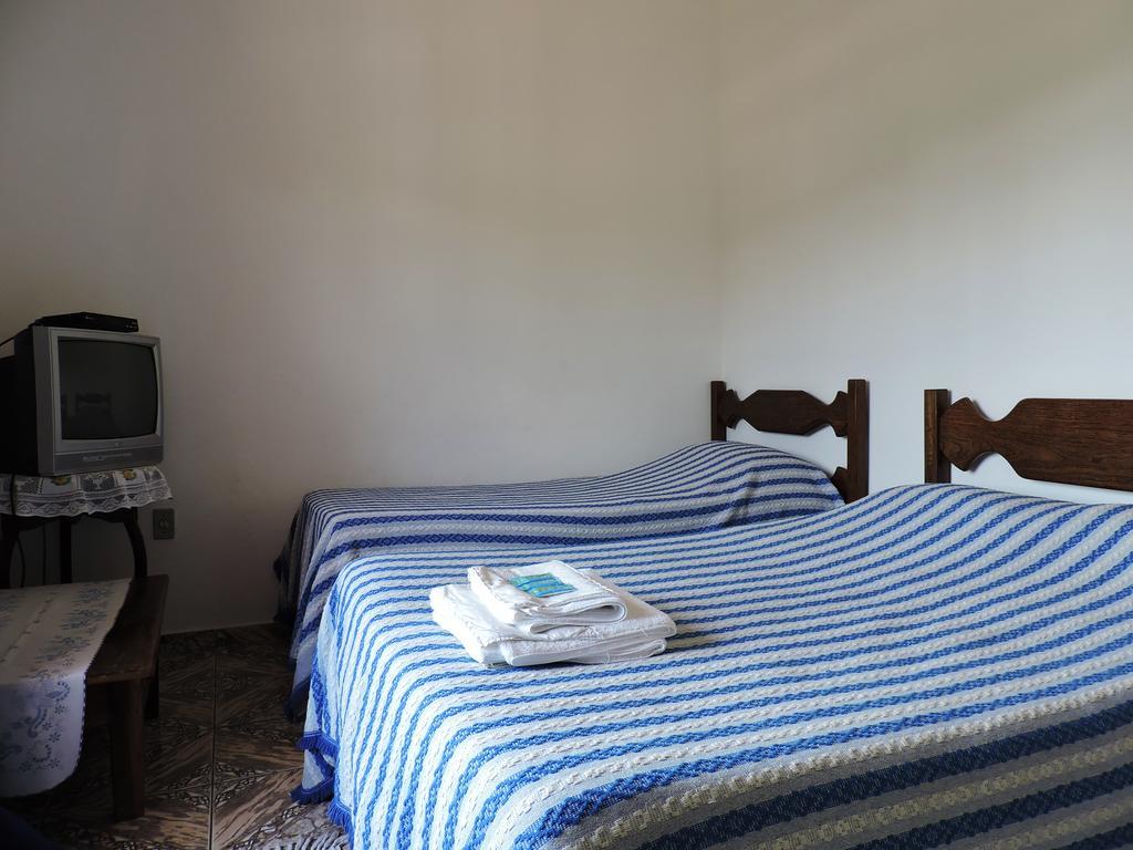 Quarto Triplo com Banheiro Privativo
