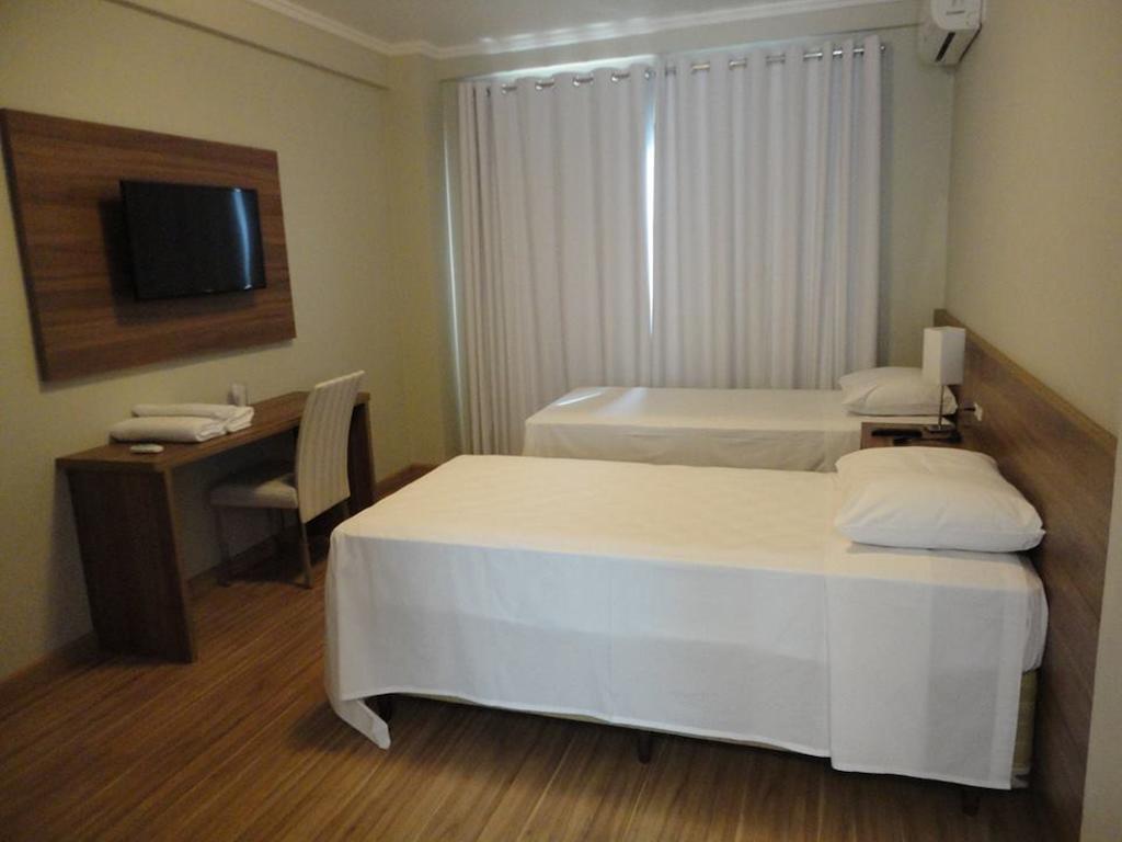 Quarto com Cama de Casal ou 2 de Solteiro