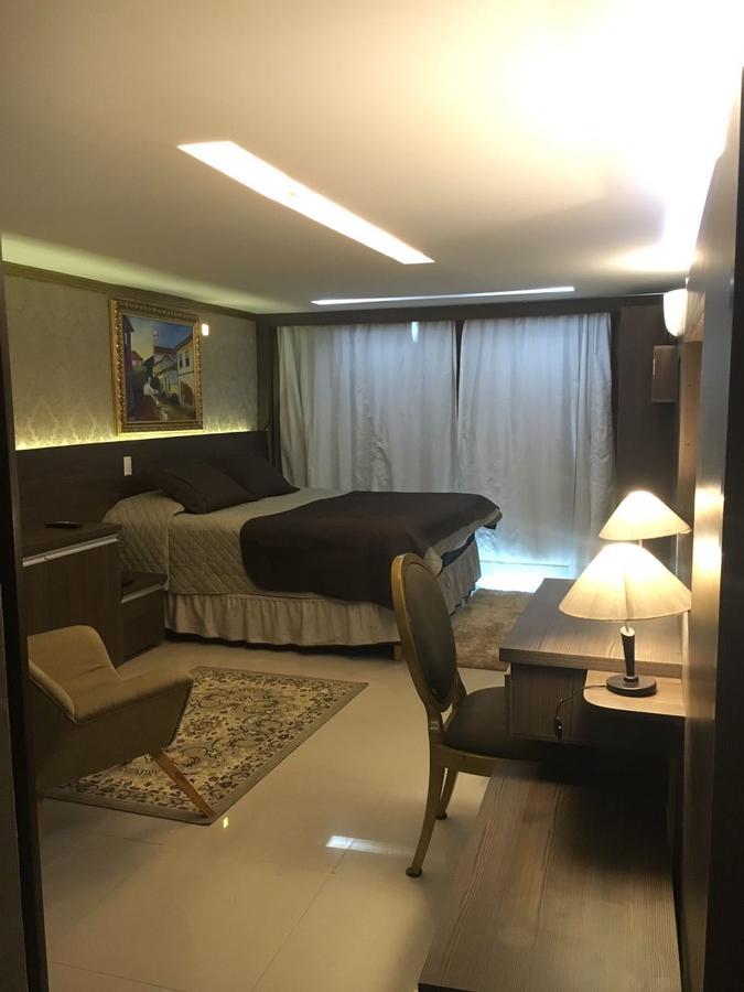 Romantic Suite,713770321:JPEG