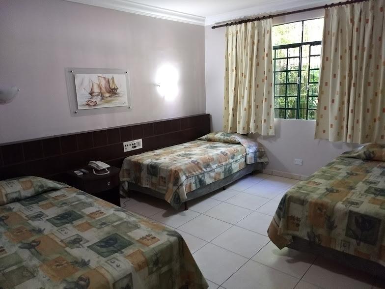 Quarto Triplo com Banheiro