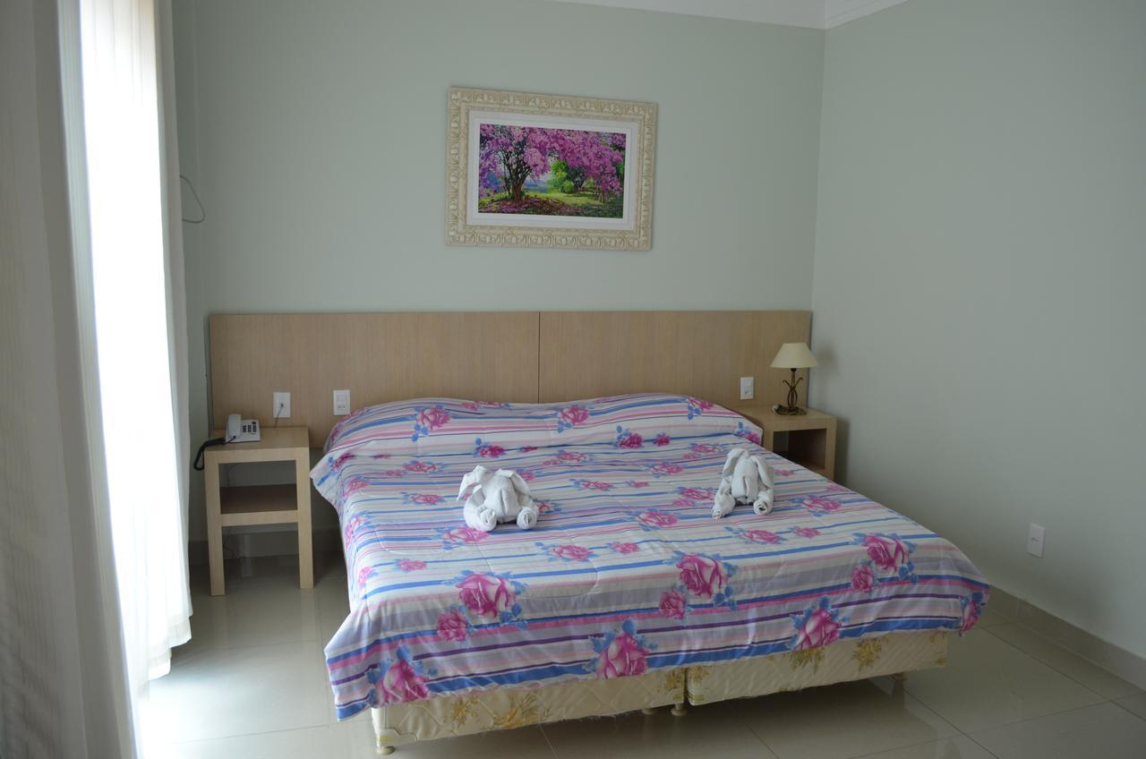 Quarto com Cama de Casal ou 2 de Solteiro