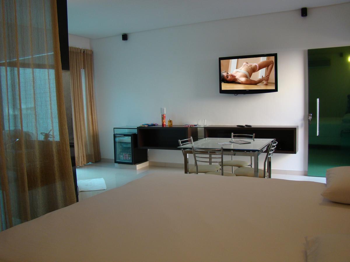 Standard Suite,579252891:JPEG