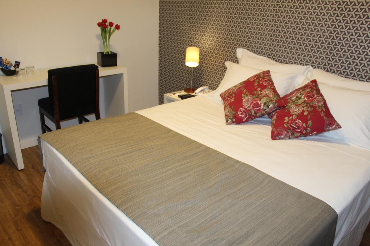 Quarto Duplo Deluxe (2 Adultos + 1 Criança)