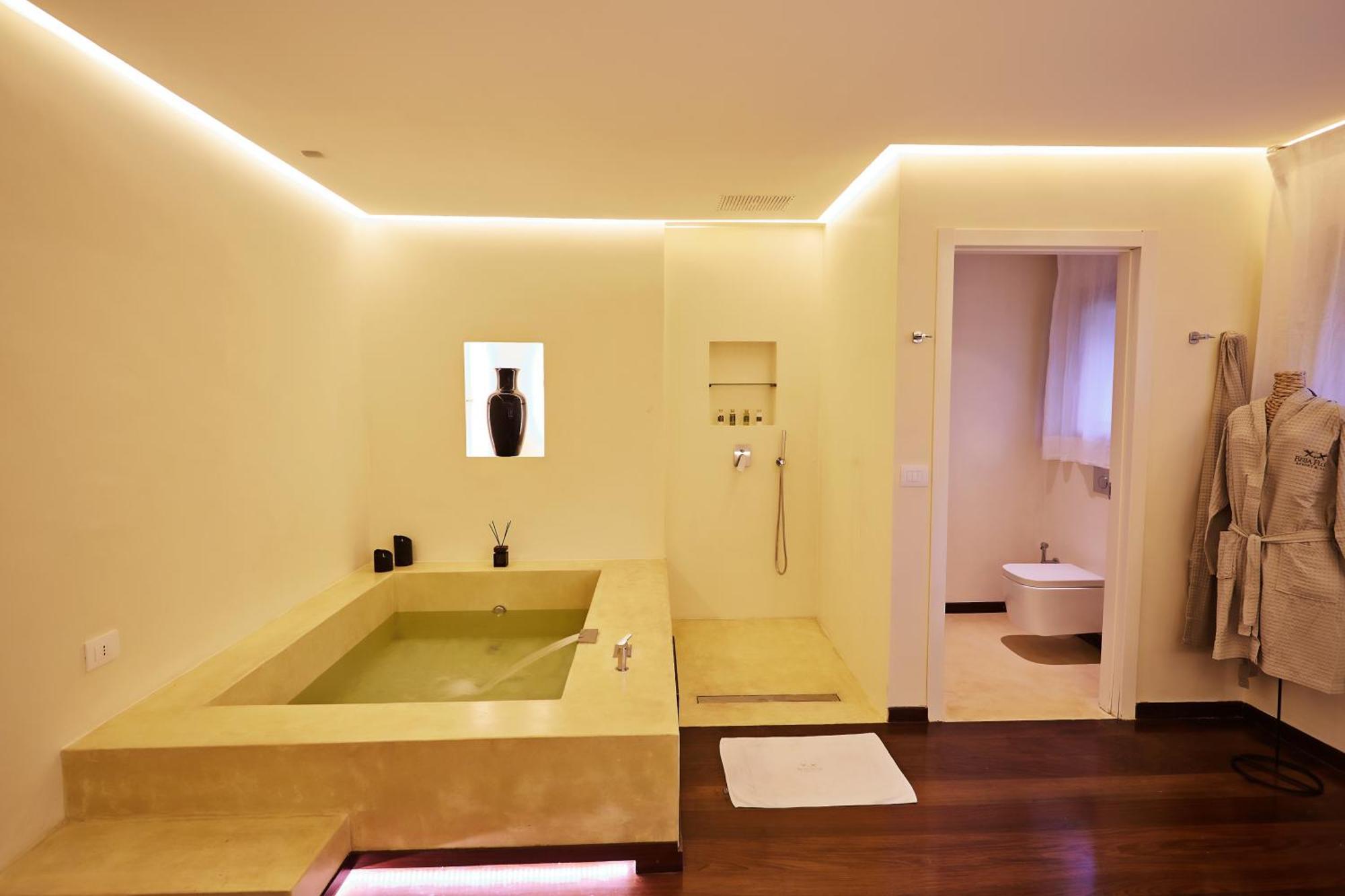 Suite Pool View