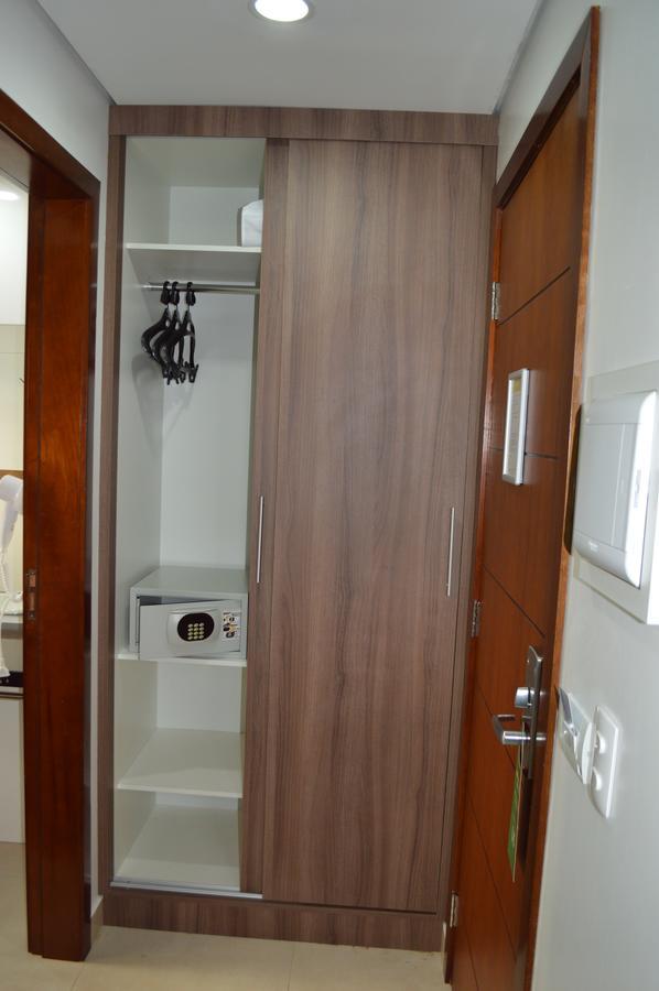 Quarto com Cama de Casal ou 2 de Solteiro