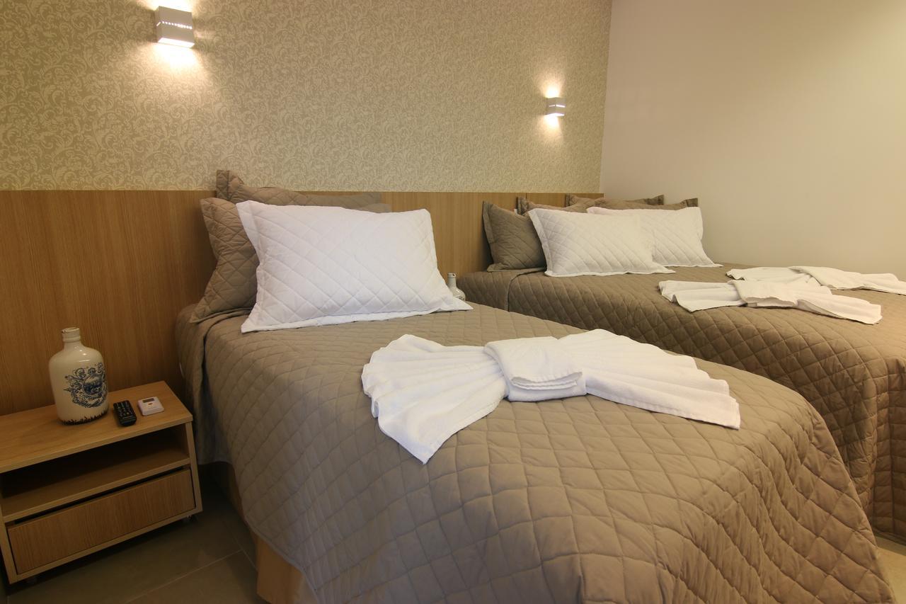 Quarto com 2 Camas de Solteiro