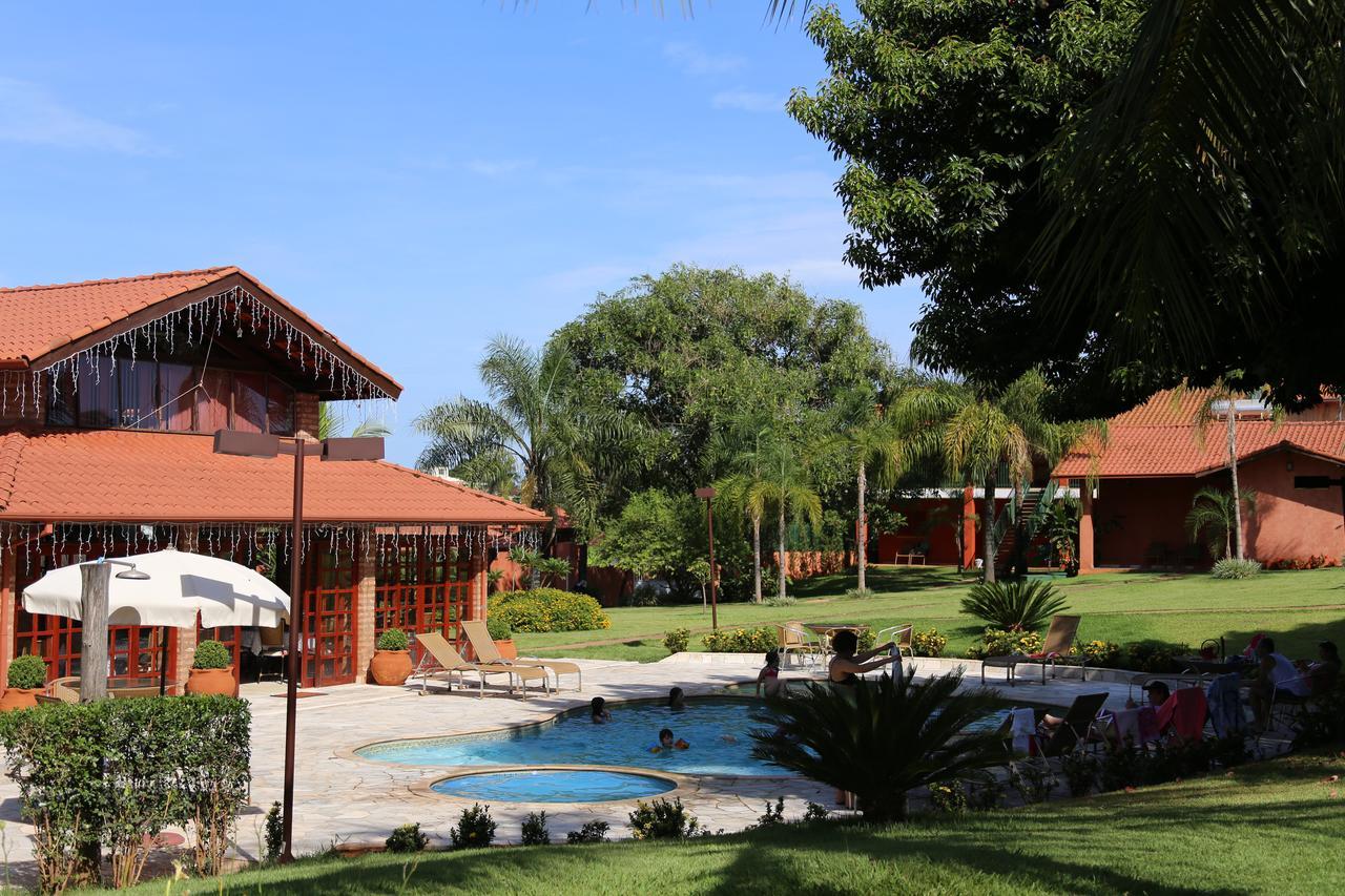 Quarto Quádruplo com Vista para a Piscina