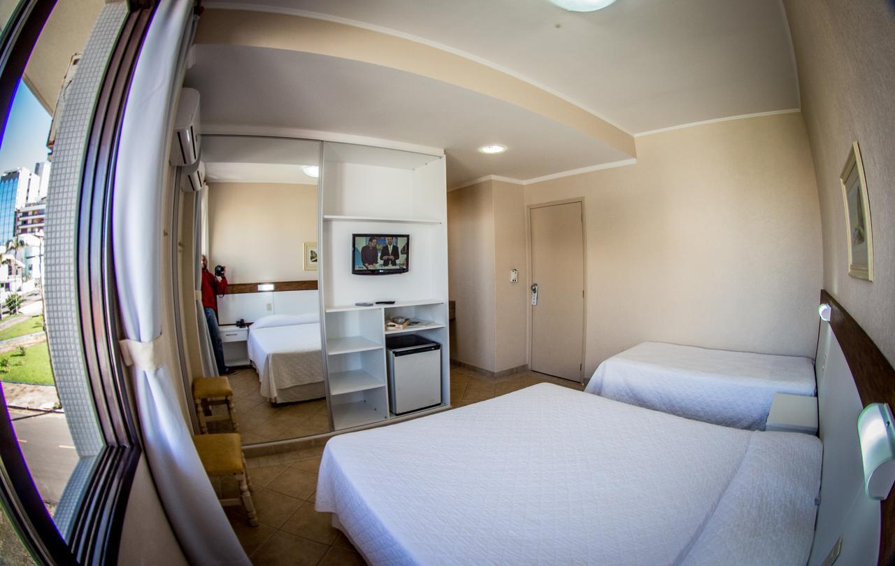 Quarto Triplo Standard