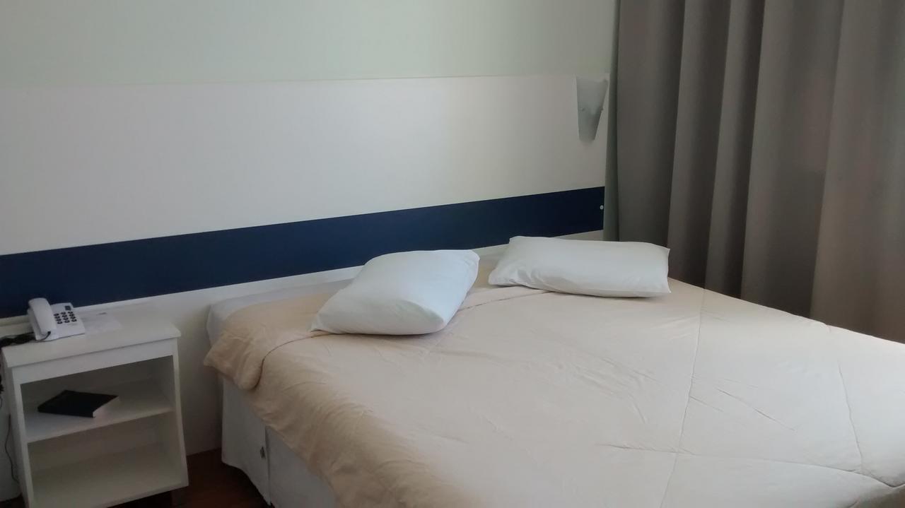 Quarto com Cama de Casal ou 2 de Solteiro