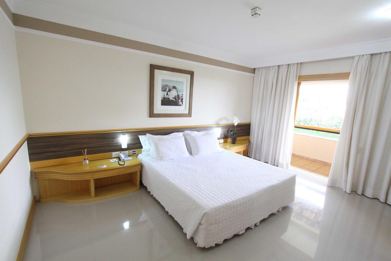 Executive Suite,680622831:JPEG