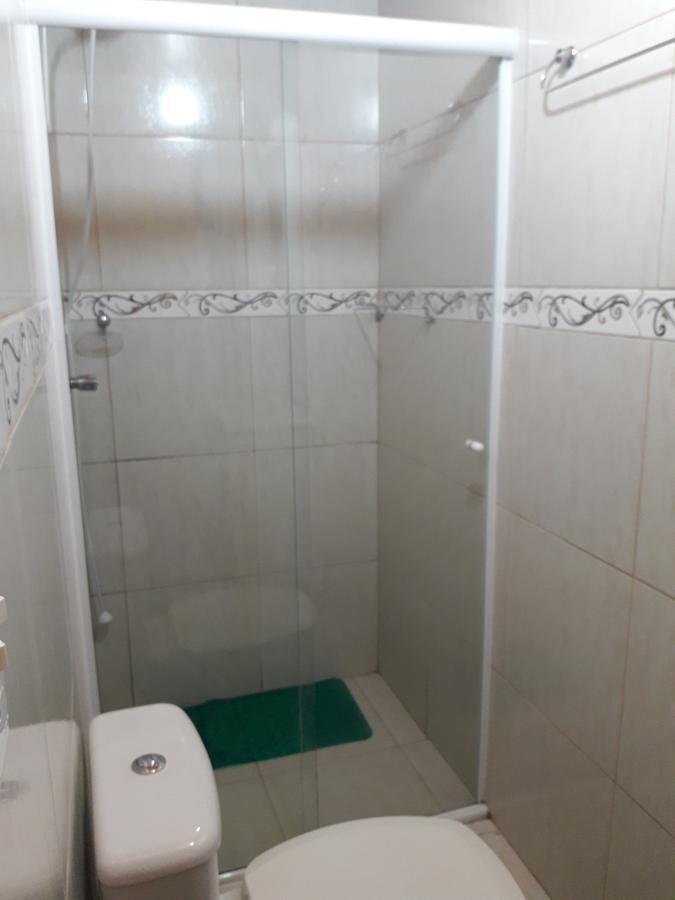 Quarto Grande com 2 Camas de Solteiro