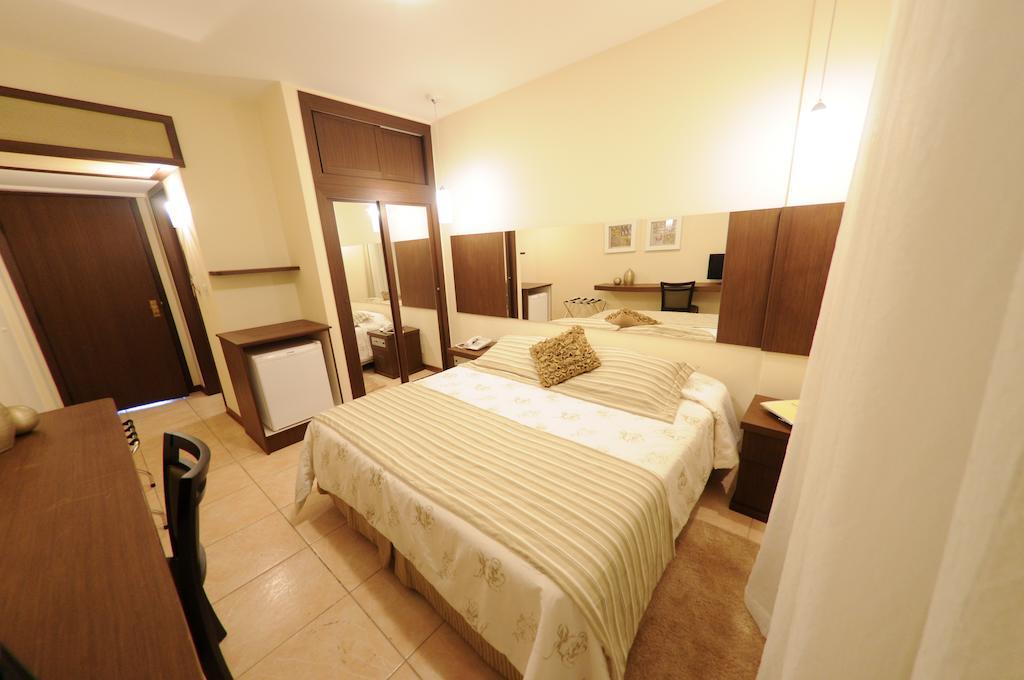 Quarto Duplo com Cama Queen-size