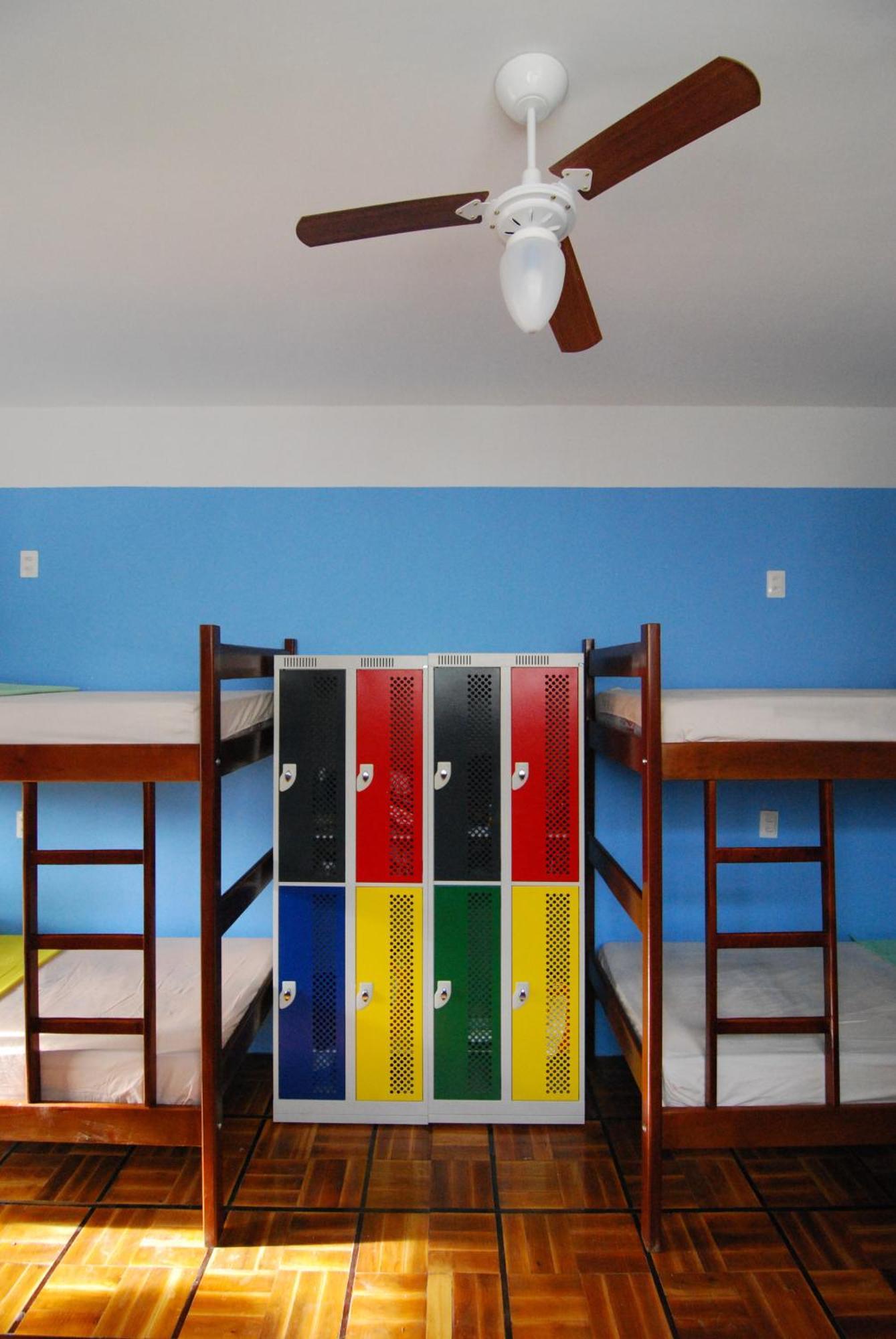 Posto Letto in Dormitorio Misto con 8 Letti