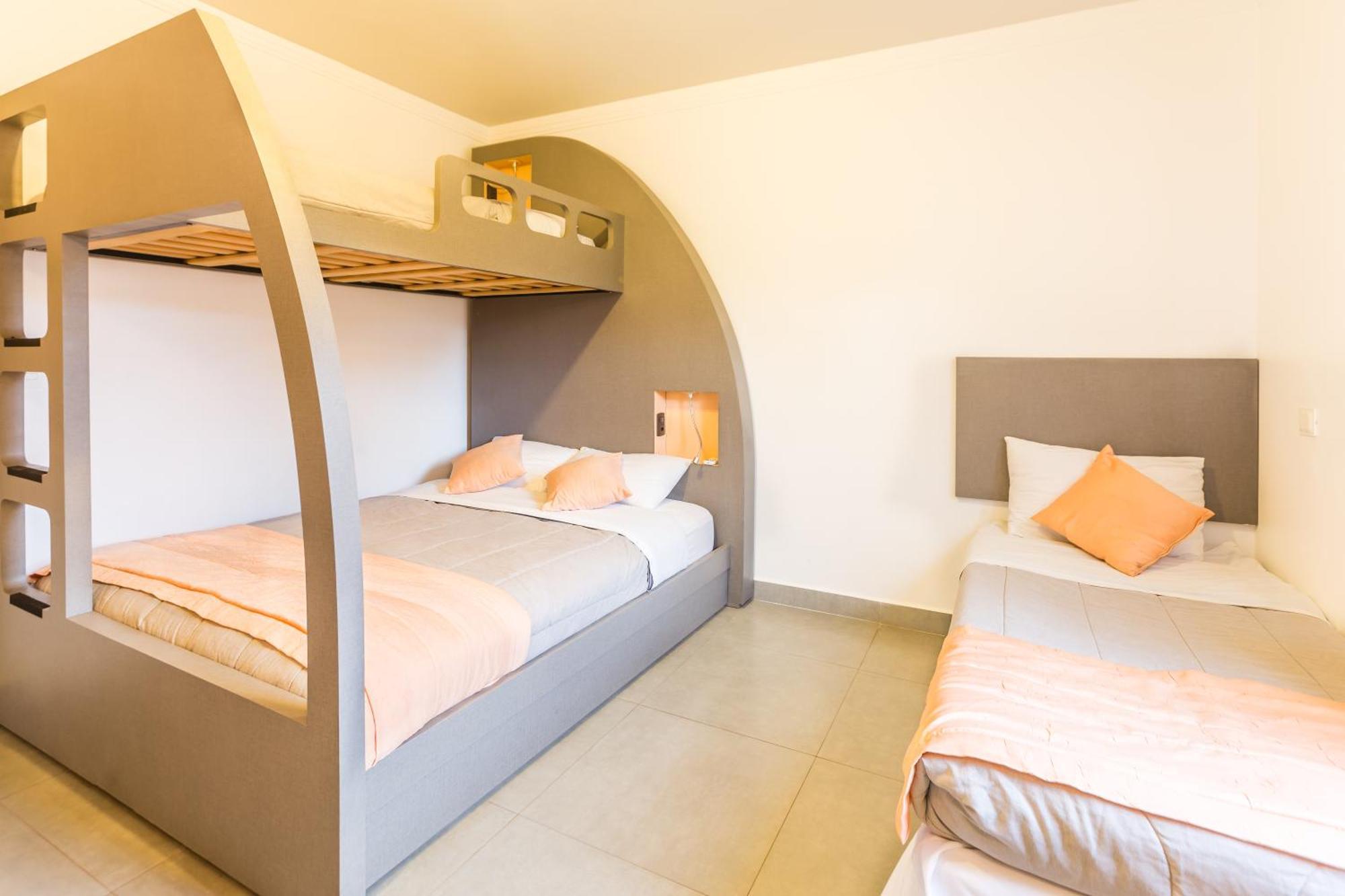 Quintuple Room with Private Bathroom,687925875:JPEG