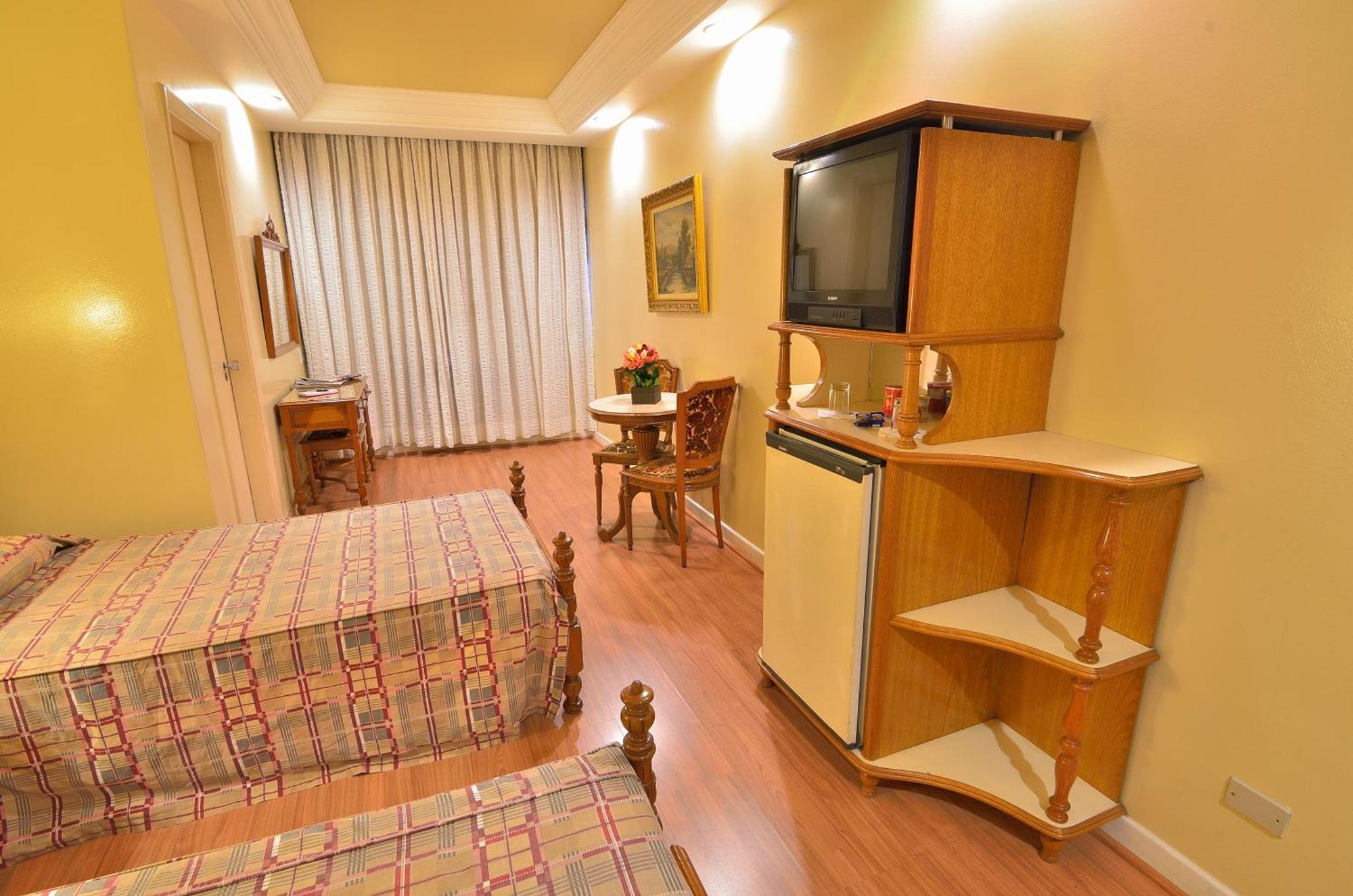 Family Room,690890601:JPEG
