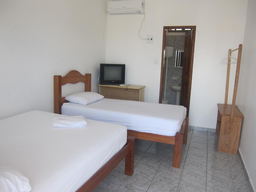 Quarto Triplo com Banheiro