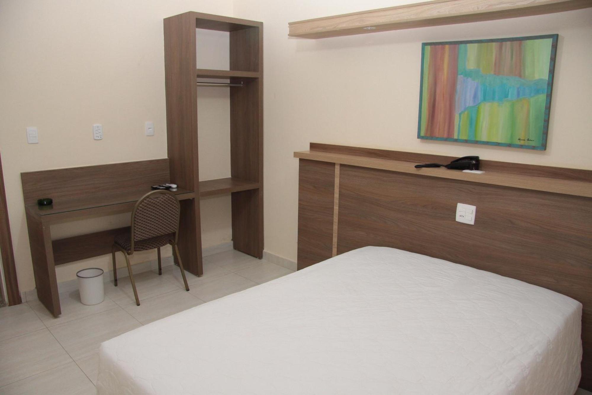 Quarto Duplo Superior com Cama de Casal